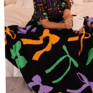 Luxe Bow Patterned Blanket Throw